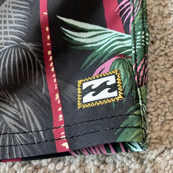 Billabong Board Shorts - Picture 7 of 11